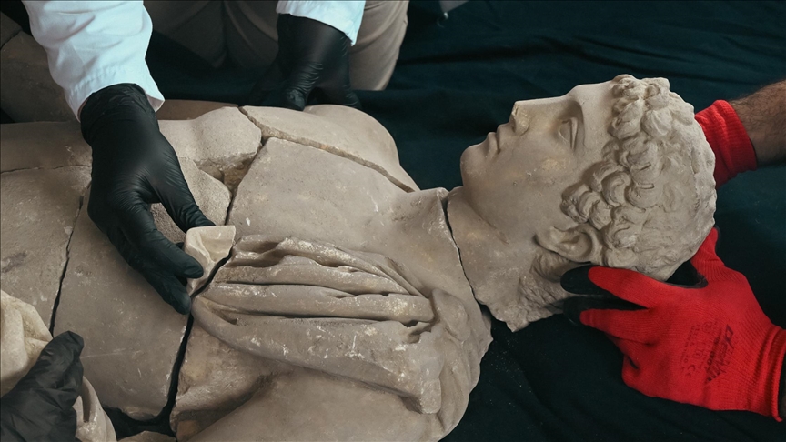 Discovery of a Statue from the Roman Empire E...