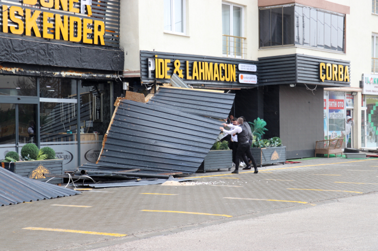 Strong Storm Rips Roofs off Houses in Turkey