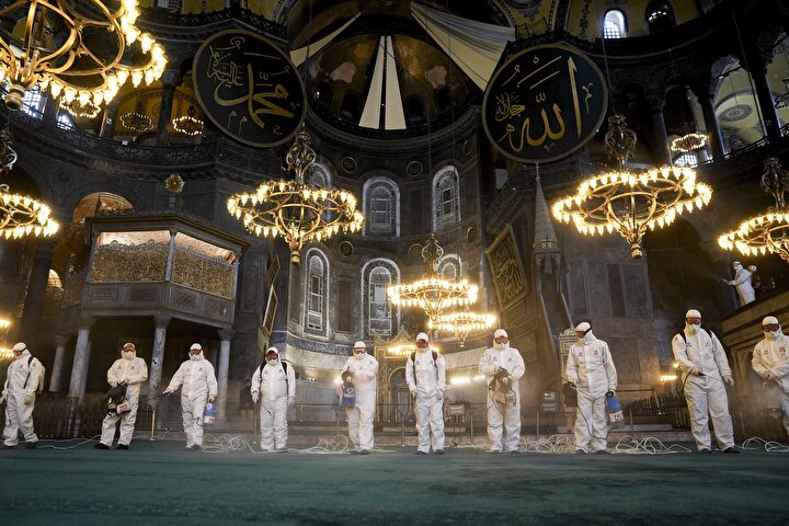 Perfuming the Ayat Sofia Mosque with Rose Wat...
