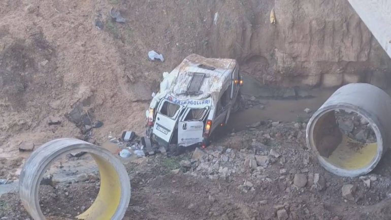 15 Death and Injury in a Bus Accident in Tuzl...